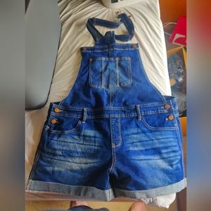 Overall shorts
